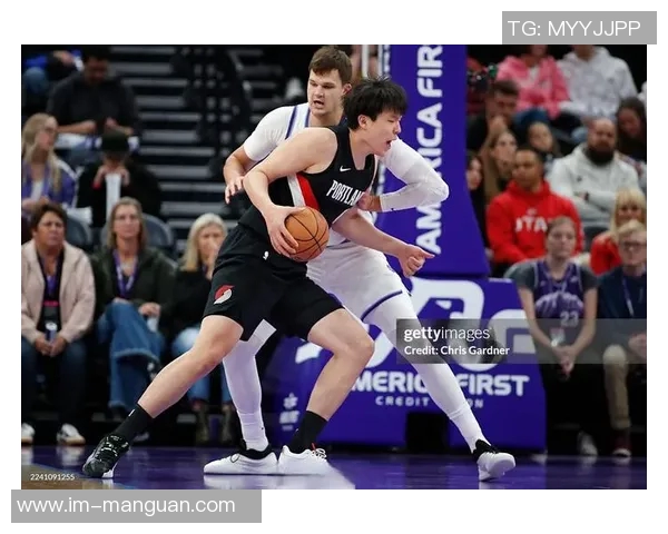 杨瀚森惊叹训练营球队防守如花般伸缩自如的精彩表现